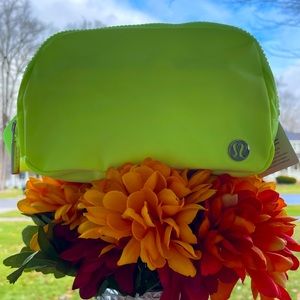 NWT!💚💛LULULEMON EVERYWHERE BELT BAG IN FADED ZAP!
